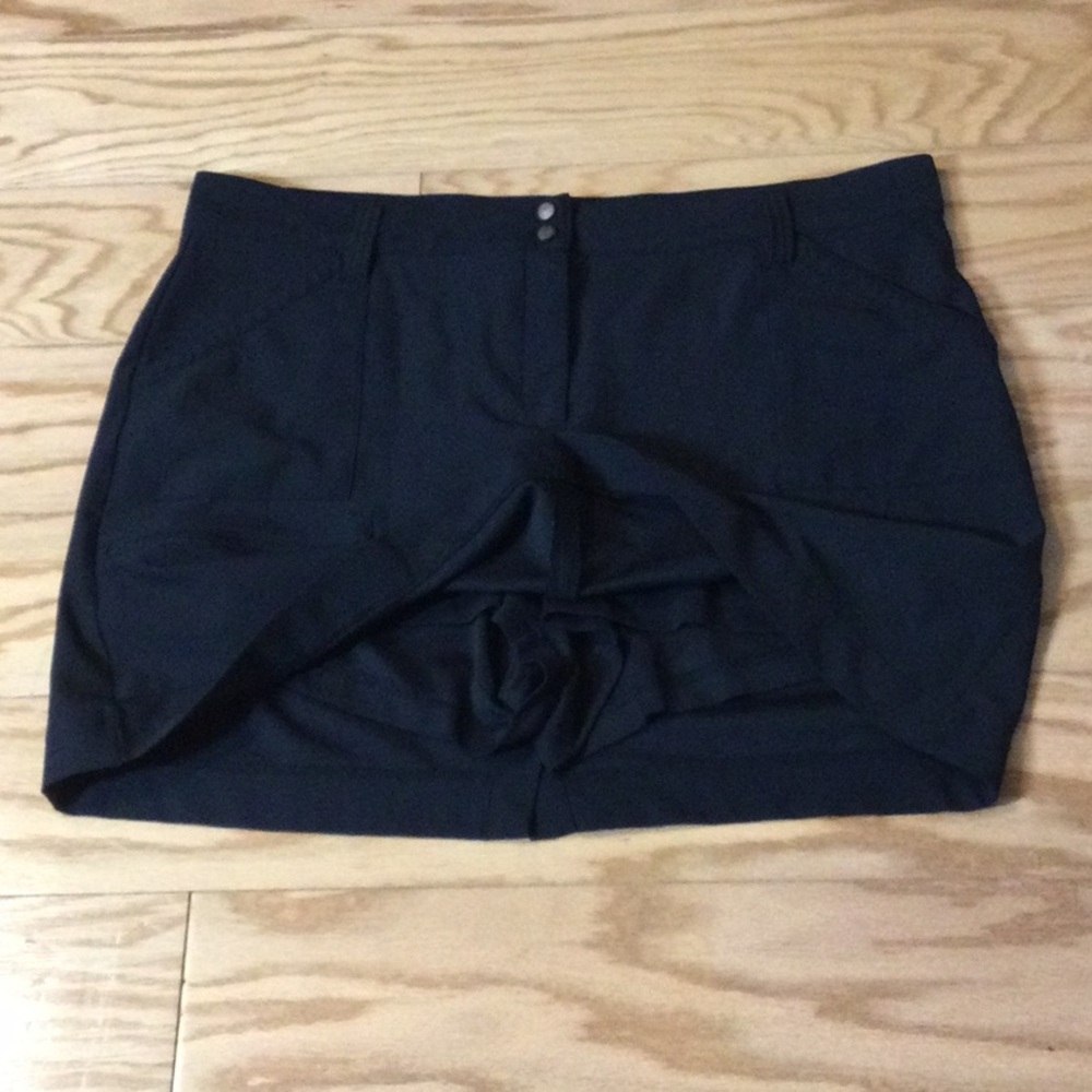 16 World Wide Sportsman black activity skort